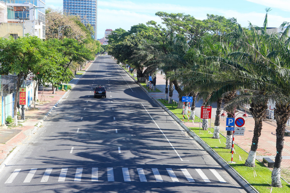 Thành phố Đà Nẵng yêu cầu mọi người dân tuyệt đối không được ra khỏi nhà, nơi đang cư trú, ai ở đâu thì ở đó không được di chuyển, đi lại ngoài đường; thực hiện tuyệt đối nhà cách ly với nhà. (Ảnh: Trần Lê Lâm/TTXVN)