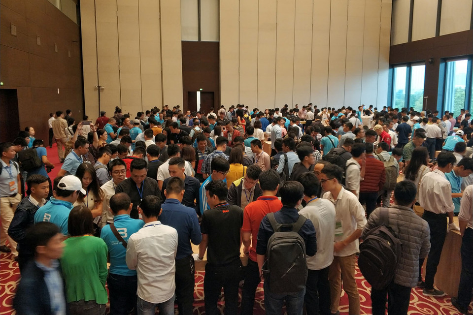 Rất đông người trải nghiệm Bphone 3.