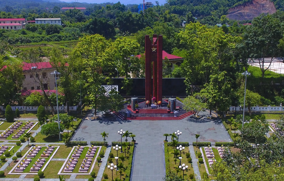 Nghĩa trang Him Lam là nơi an nghỉ 869 phần mộ liệt sỹ hy sinh trong Chiến dịch Điện Biên Phủ.(Ảnh: Xuân Tư/TTXVN)