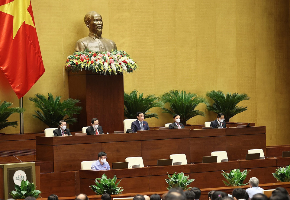 Chủ tịch Quốc hội Vương Đình Huệ và các Phó Chủ tịch điều hành phiên họp. (Ảnh: Dương Giang/TTXVN)