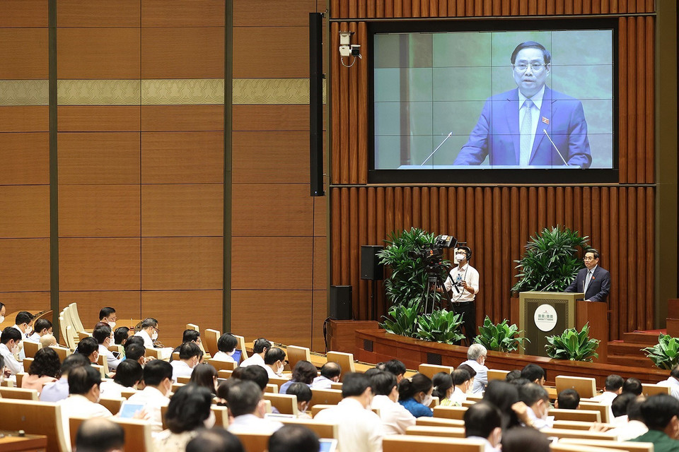 Thủ tướng Chính phủ nhiệm kỳ 2016-2021 Phạm Minh Chính trình bày Báo cáo giải trình, tiếp thu ý kiến của đại biểu Quốc hội về cơ cấu tổ chức của Chính phủ nhiệm kỳ 2021-2026. (Ảnh: Dương Giang/TTXVN)