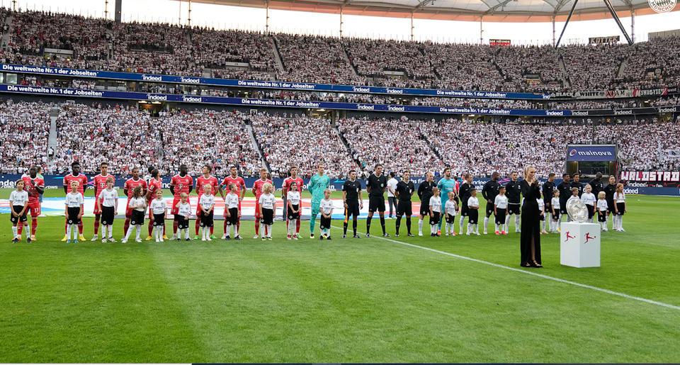 Khung cảnh tại Deutsche Bank Park trước khi trận đấu bắt đầu. (Nguồn: FcBayern) 
