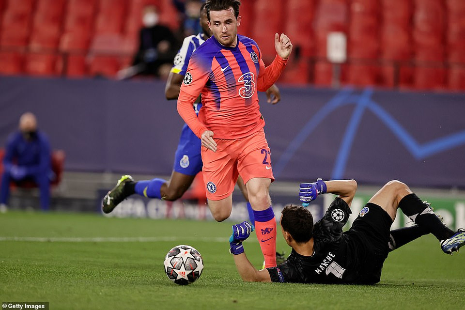 ...lừa qua cả thủ môn Marchesin rồi ghi bàn ấn định tỷ số 2-0. (Nguồn: Getty Images)