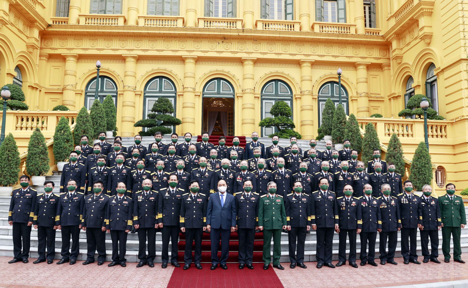 Chủ tịch nước Nguyễn Xuân Phúc với các đại biểu tại buổi gặp mặt. (Ảnh: Thống Nhất/TTXVN)