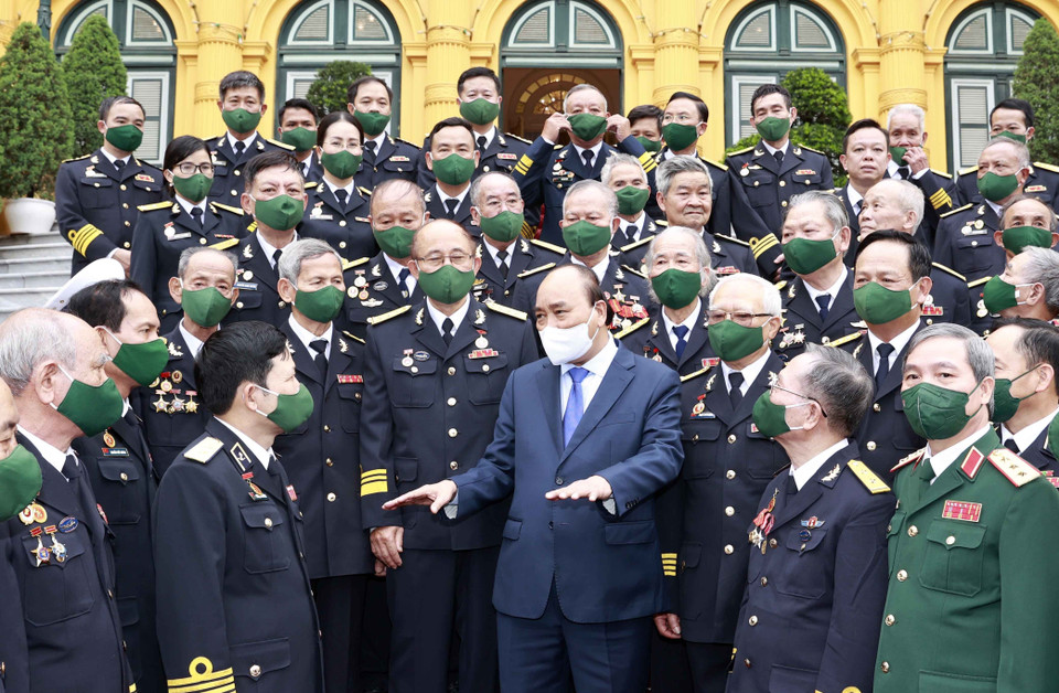 Chủ tịch nước Nguyễn Xuân Phúc với các đại biểu tại buổi gặp mặt. (Ảnh: Thống Nhất/TTXVN)