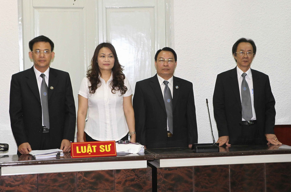 Các luật sư tại phiên tòa xét xử sơ thẩm. (Ảnh: Doãn Tấn/TTXVN)