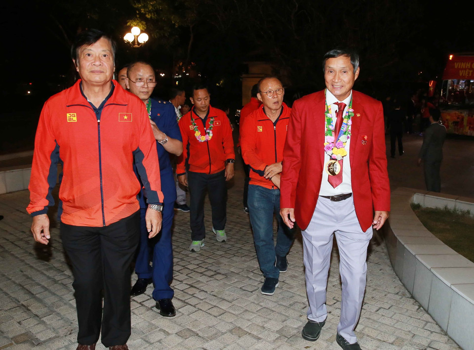 Đoàn thể thao Việt Nam SEA Games 30 vào trụ sở Chính phủ. (Ảnh: Doãn Tấn/TTXVN)