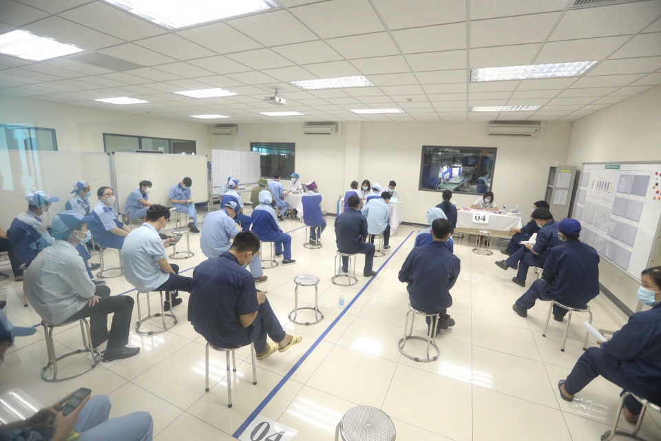 Phòng theo dõi sau tiêm tại khu vực tiêm vaccine phòng COVID-19, khu công nghiệp Quang Minh (huyện Mê Linh). (Ảnh: Minh Quyết/TTXVN)