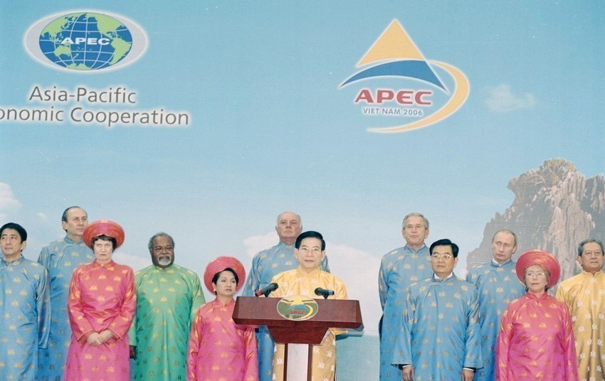 Việt Nam tổ chức thành công nhiều sự kiện tầm vóc quốc tế lớn, trong đó có tổ chức thành công Hội nghị cấp cao APEC 2006 (18-19/11/2006) tại Hà Nội. (Ảnh: TTXVN)