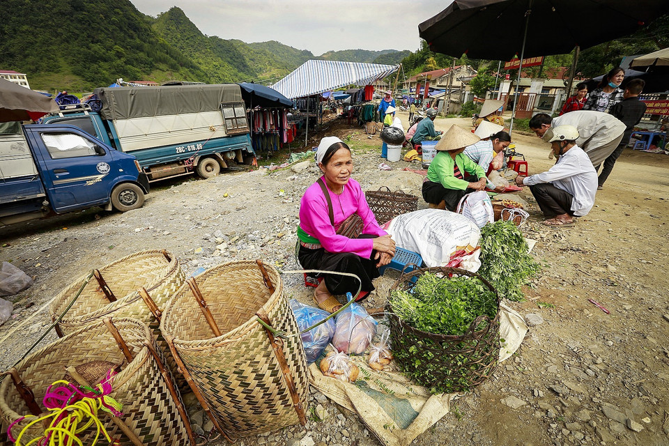 Chợ phiên tại xã Vân Sơn họp vào thứ ba hàng tuần. (Ảnh: Trọng Đạt/TTXVN)