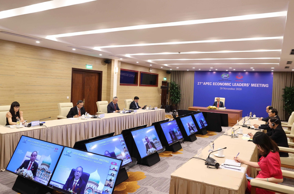 Thủ tướng Nguyễn Xuân Phúc tham dự hội nghị tại điểm cầu Hà Nội. (Ảnh: Thống Nhất/TTXVN)