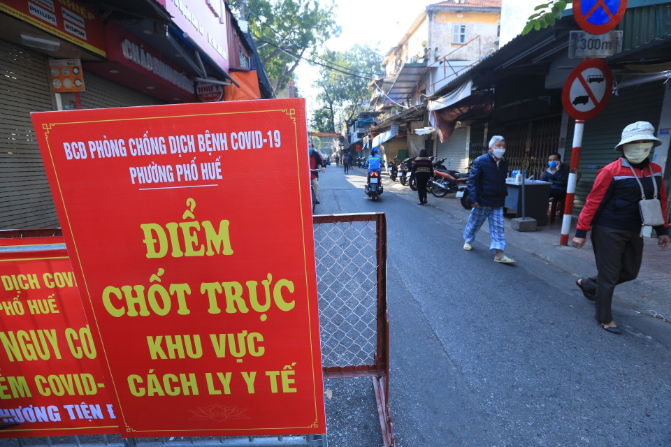 Một chốt kiểm dịch tại phường Phố Huế, quận Hai Bà Trưng. (Ảnh: Tuấn Anh/TTXVN)