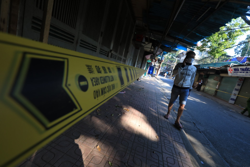 Các điểm phong tỏa đều được căng dây và có chốt kiểm soát. (Ảnh: Tuấn Anh/TTXVN)