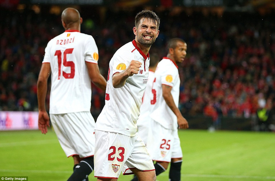 ...để mang về bàn thắng ấn định tỷ số 3-1 cho Sevilla.