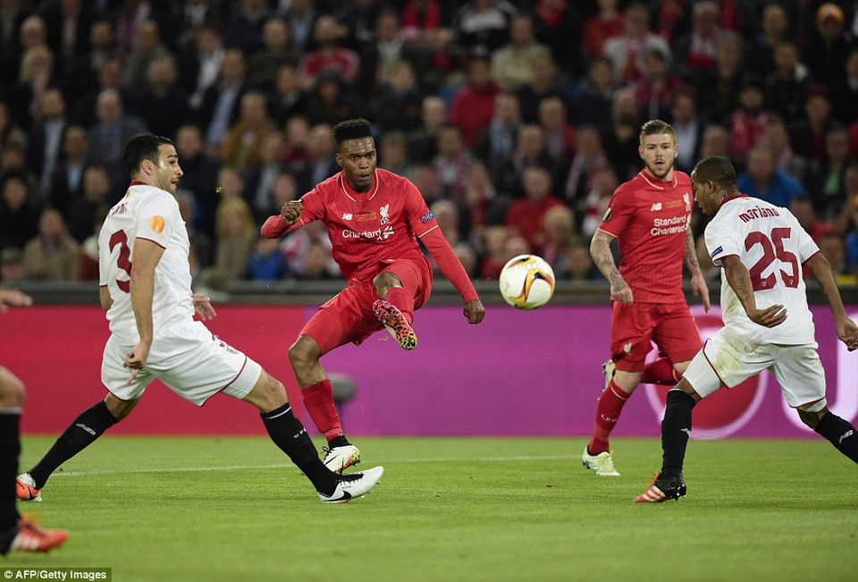 Phải đến phút 35, Sturridge mới phá vỡ thế cân bằng...