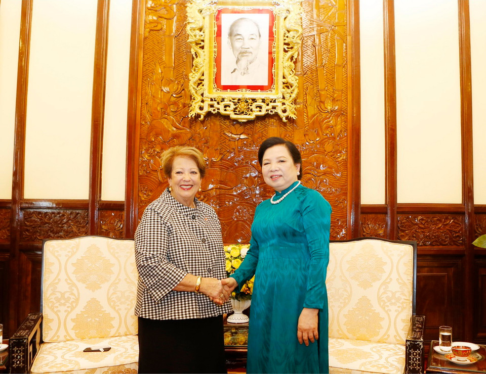 Bà Nguyễn Thị Hiền, Phu nhân Chủ tịch nước Trần Đại Quang tiếp bà Lynne Cosgrove, Phu nhân Toàn quyền Australia Peter Cosgrove. (Ảnh: Lâm Khánh/TTXVN)