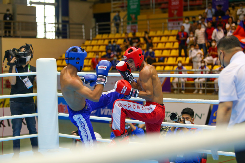  Vận động viên Toch Rachhan(Campuchia) giành chiến thắng trước Esteban Jomar Balangui (Philippines). (Ảnh: Khánh Hòa/TTXVN)