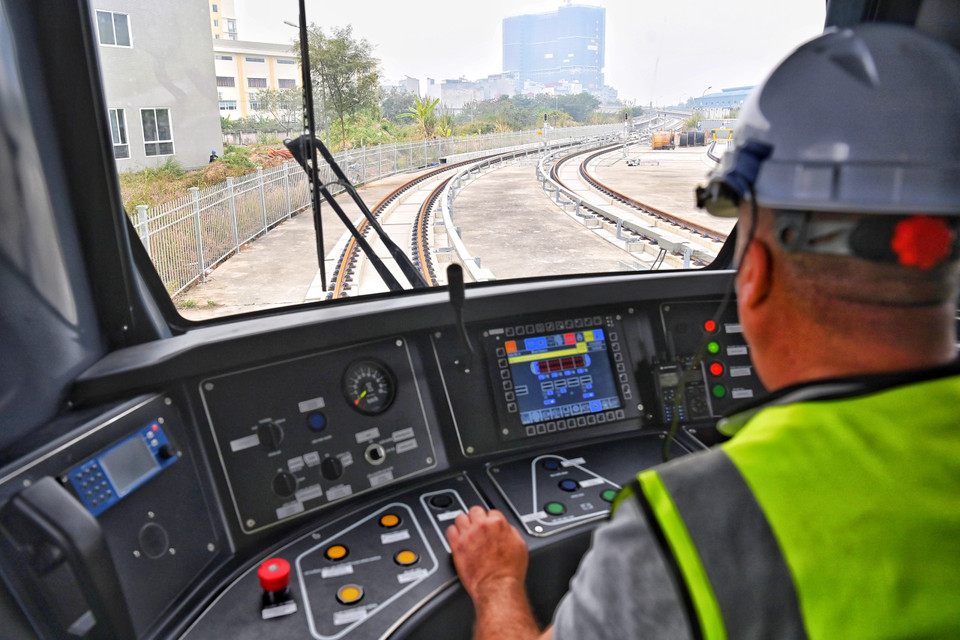 Trước khi đưa về Việt Nam, đoàn tàu đã trải qua những quá trình thử nghiệm khắt khe nhất tại Pháp. (Ảnh: MRB cung cấp)