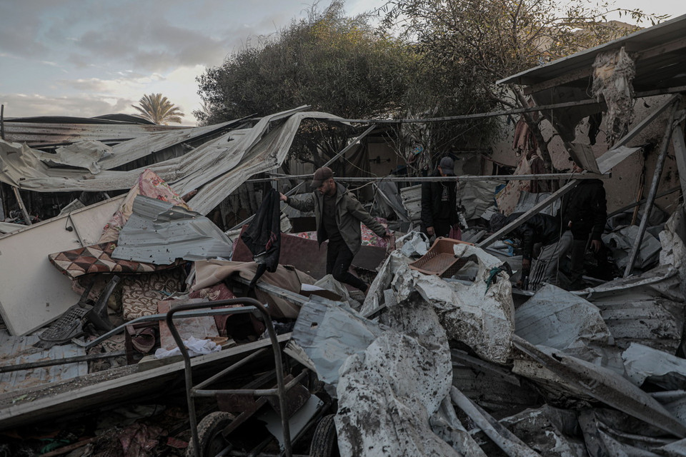 Lãnh đạo các quốc gia thuộc Hội đồng Hợp tác các nước Vùng Vịnh (GCC) ngày 1/12/2024 kêu gọi chấm dứt xung đột tại Dải Gaza, việc cưỡng bức người Palestine di dời tại dải đất này cũng như sự chiếm đóng đối với các vùng lãnh thổ của Palestine. Trong ảnh: Cảnh đổ nát sau cuộc không kích của Israel tại Khan Younis, Dải Gaza. (Ảnh: THX/TTXVN)