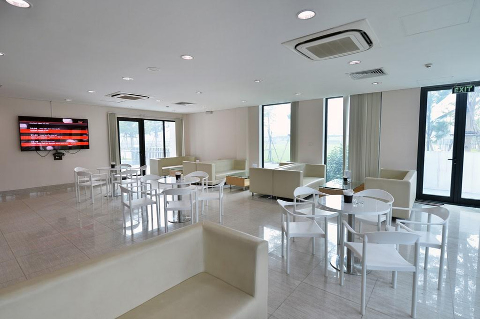 Căng tin bán đồ ăn thức uống bóng bẩy, sạch sẽ. Mỗi học viên có chế độ ăn tuỳ theo giai đoạn: lúc tập không thi đấu, không tập không thi đấu và thi đấu 