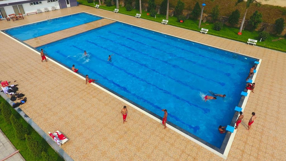 Bể bơi với 7 làn, đáp ứng được từ 40 - 50 học viên cùng tập luyện một lúc