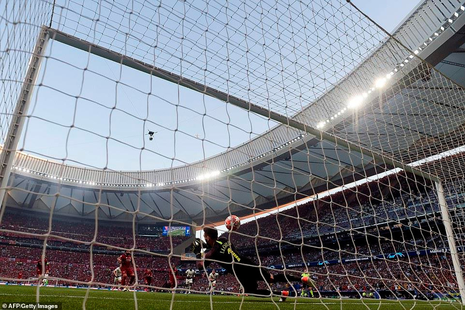 ...ghi bàn mở tỷ số 1-0 cho Liverpool trong trận đấu vô cùng quan trọng.