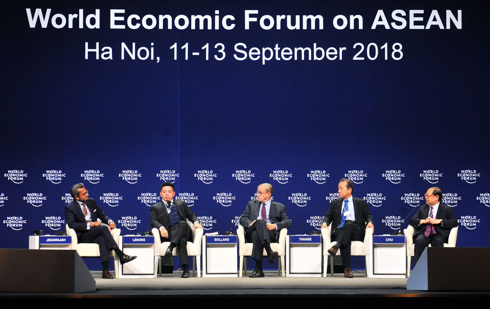 Phiên thảo luận với chủ đề Xung đột thương mại: Vượt qua căng thẳng địa kinh tế. (Ảnh: Nguyễn Khang/TTXVN)