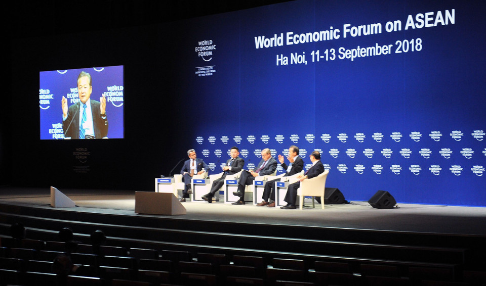 Phiên thảo luận với chủ đề Xung đột thương mại: Vượt qua căng thẳng địa kinh tế. (Ảnh: Nguyễn Khang/TTXVN)