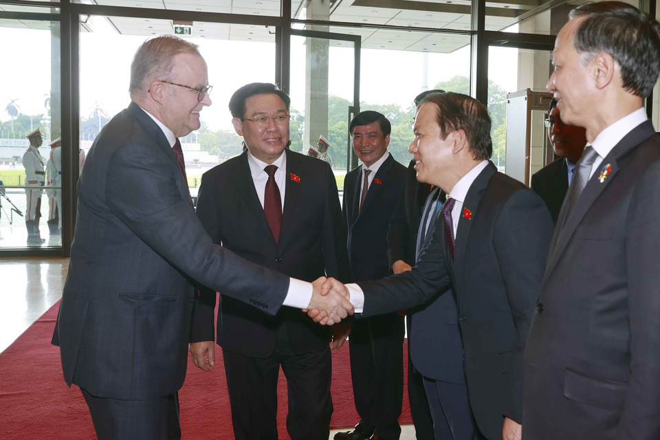 Đoàn đại biểu Việt Nam đón Thủ tướng Australia Anthony Albanese tại Nhà Quốc hội. (Ảnh: Doãn Tấn/TTXVN)