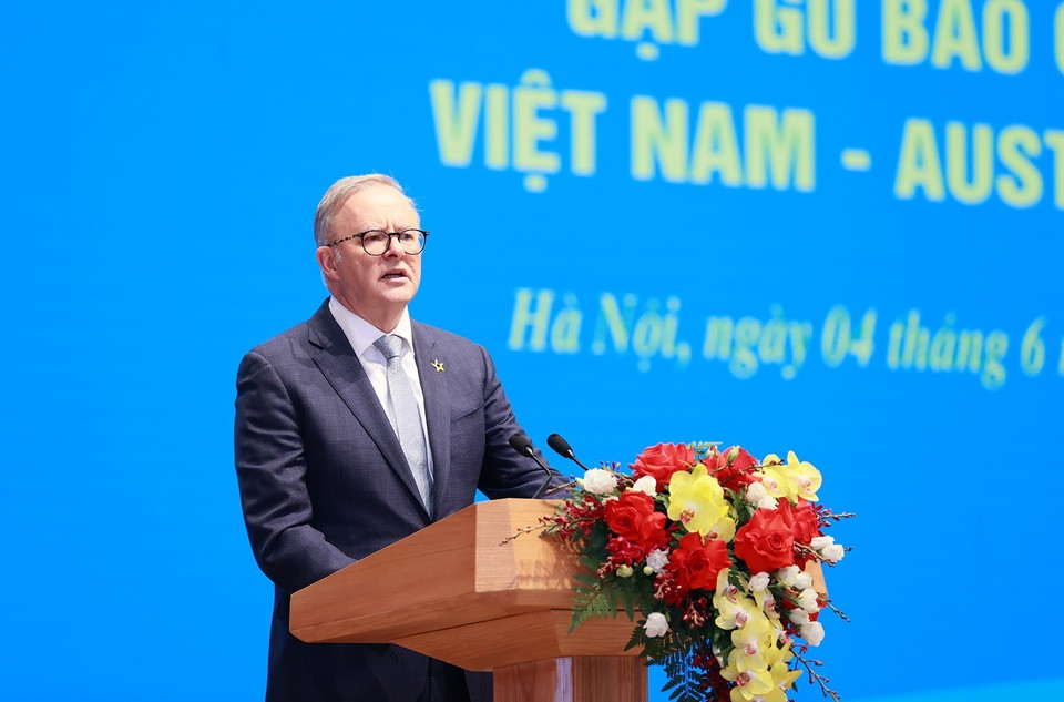 Thủ tướng Australia Anthony Albanese phát biểu tại buổi gặp gỡ báo chí hai nước Việt Nam-Australia. (Ảnh: Dương Giang/TTXVN)
