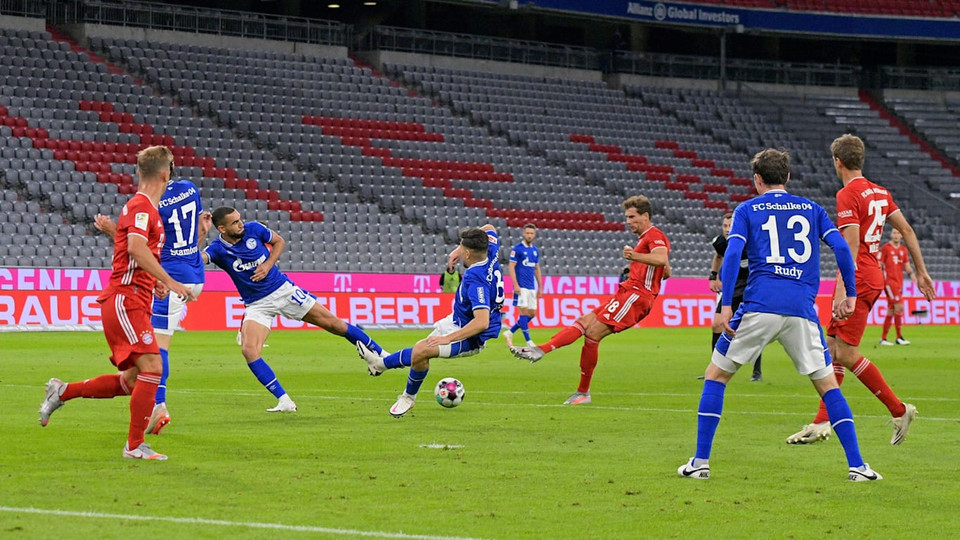 Phút 19, Leon Goretzka nhân đôi cách biệt với pha dứt điểm từ ngoài vòng cấm. (Nguồn: FcBayern)