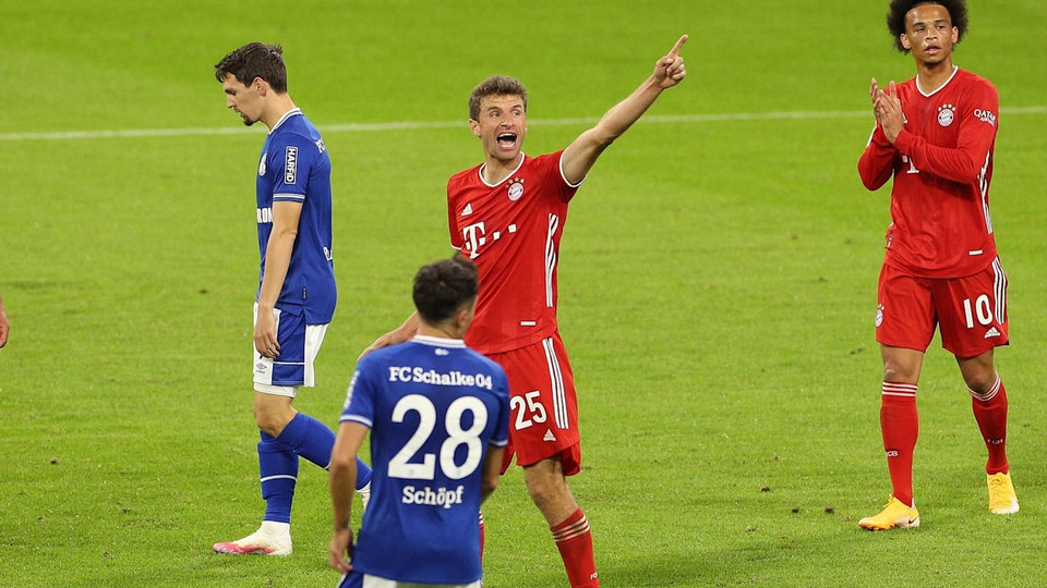 Phút 69, Mueller nâng tỷ số lên 6-0 vớt pha dứt điểm gọn gàng sau đường chuyền rabona của Lewandowski. (Nguồn: FcBayern)