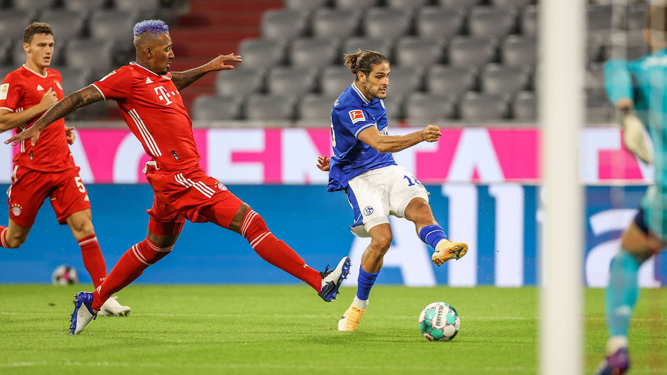 Trận mở màn Bundesliga hấp dẫn ngay từ đầu khi Schalke bất ngờ tạo ra sóng gió ở phút đầu tiên của trận đấu. (Nguồn: FcBayern)