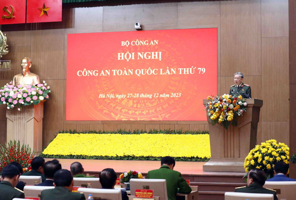 Đại tướng Tô Lâm, Ủy viên Bộ Chính trị, Bí thư Đảng ủy Công an Trung ương, Bộ trưởng Bộ Công an phát biểu khai mạc hội nghị. (Ảnh: Phạm Kiên/TTXVN)