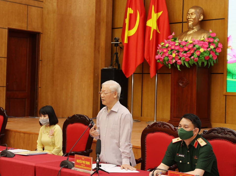 Tổng Bí thư Nguyễn Phú Trọng, Bí thư Quân ủy Trung ương trình bày Chương trình hành động. (Ảnh: Trí Dũng/TTXVN)