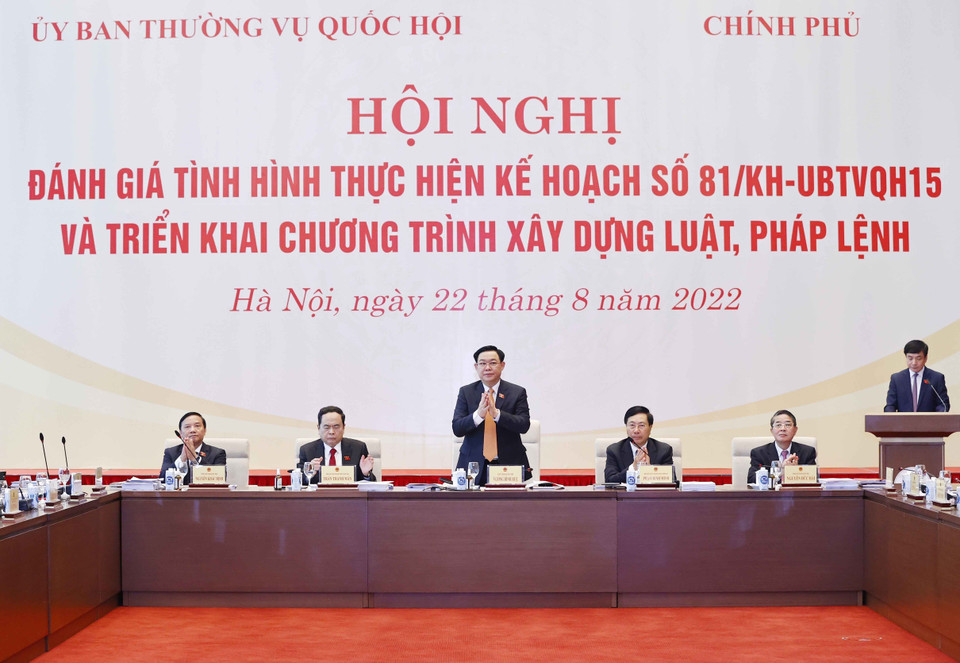 Chủ tịch Quốc hội Vương Đình Huệ dự hội nghị đánh giá tình hình thực hiện Kế hoạch số 81/KH-UBTVQH15 và triển khai Chương trình xây dựng luật, pháp lệnh. (Ảnh: Doãn Tấn/TTXVN)