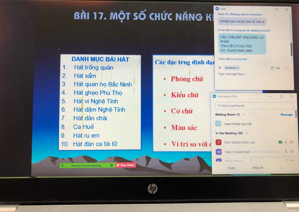 Trường THPT Trần Nhân Tông (quận Hai Bà Trưng) tổ chức dạy học trực tuyến trong sáng 17/2. (Ảnh: TTXVN phát)