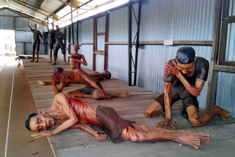 Cho dù đồng đội ngã xuống, nhưng những chiến sĩ bị tù đầy vẫn kiên cường đấu tranh. (Ảnh: Trung Hiền/Vietnam+)