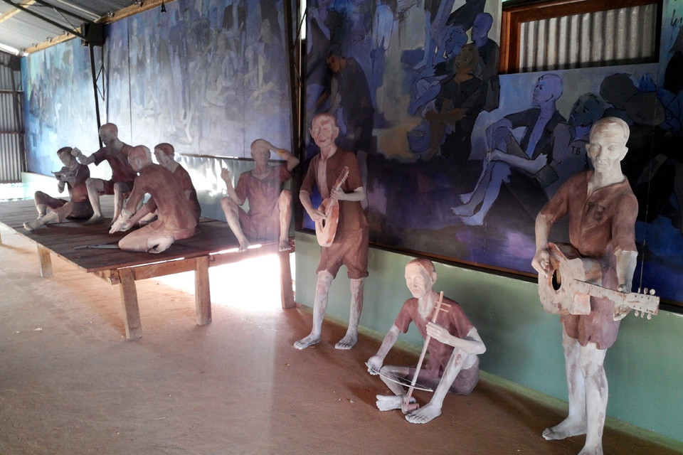 Họ vẫn đàn ca, hát vang bài ca cách mạng trong chốn lao tù. (Ảnh: Trung Hiền/Vietnam+)