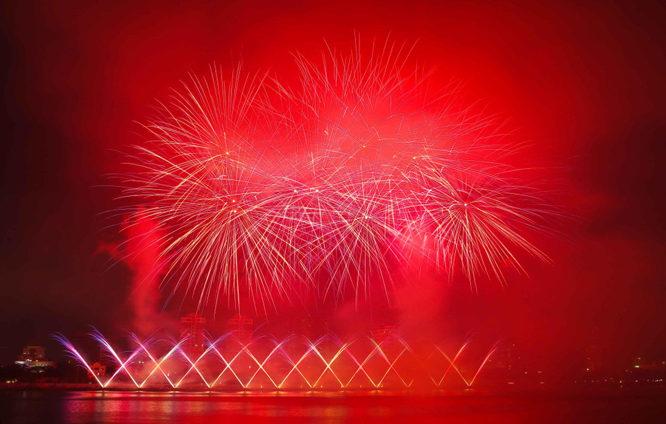 Màn trình diễn pháo hoa của đội Italy. (Ảnh: Trần Lê Lâm/TTXVN)