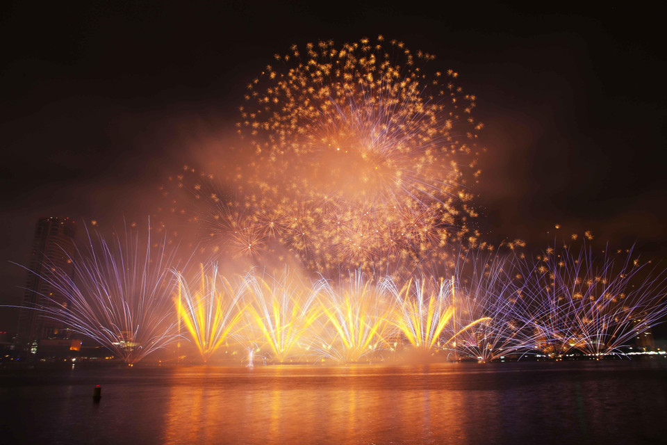 Màn trình diễn pháo hoa của đội Italy. (Ảnh: Trần Lê Lâm/TTXVN)