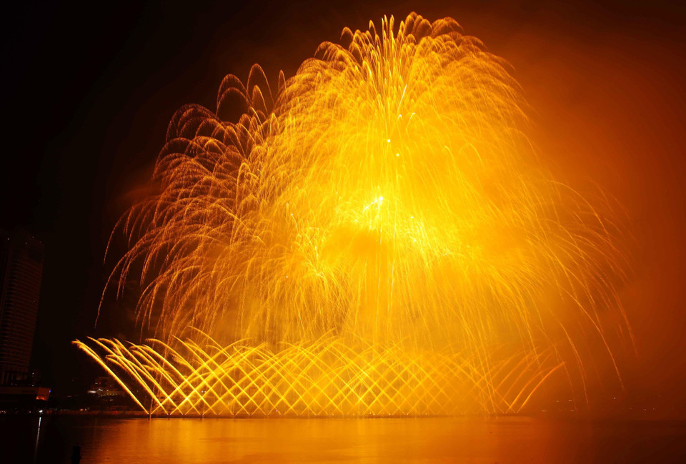 Màn trình diễn pháo hoa của đội Italy. (Ảnh: Trần Lê Lâm/TTXVN)