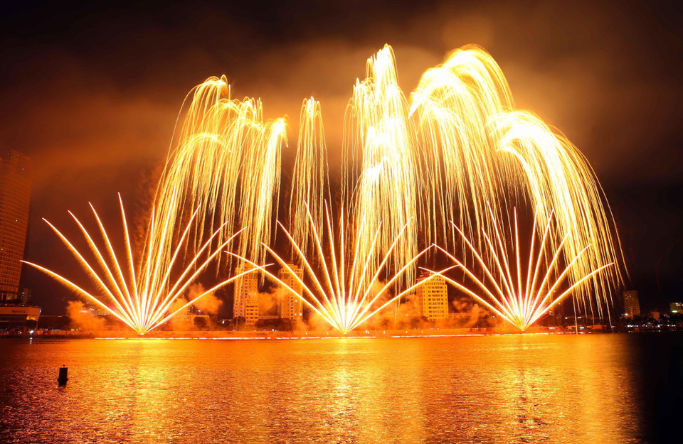 Màn trình diễn pháo hoa của đội Italy. (Ảnh: Trần Lê Lâm/TTXVN)