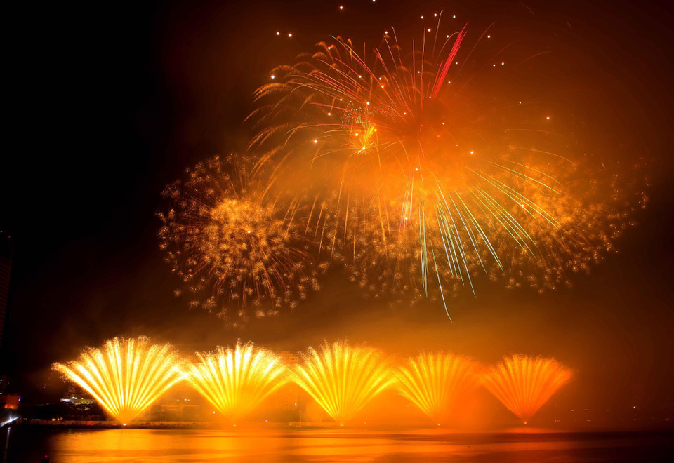 Màn trình diễn pháo hoa của đội Italy. (Ảnh: Trần Lê Lâm/TTXVN)