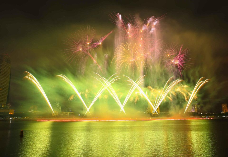 Màn trình diễn pháo hoa của đội Italy. (Ảnh: Trần Lê Lâm/TTXVN)