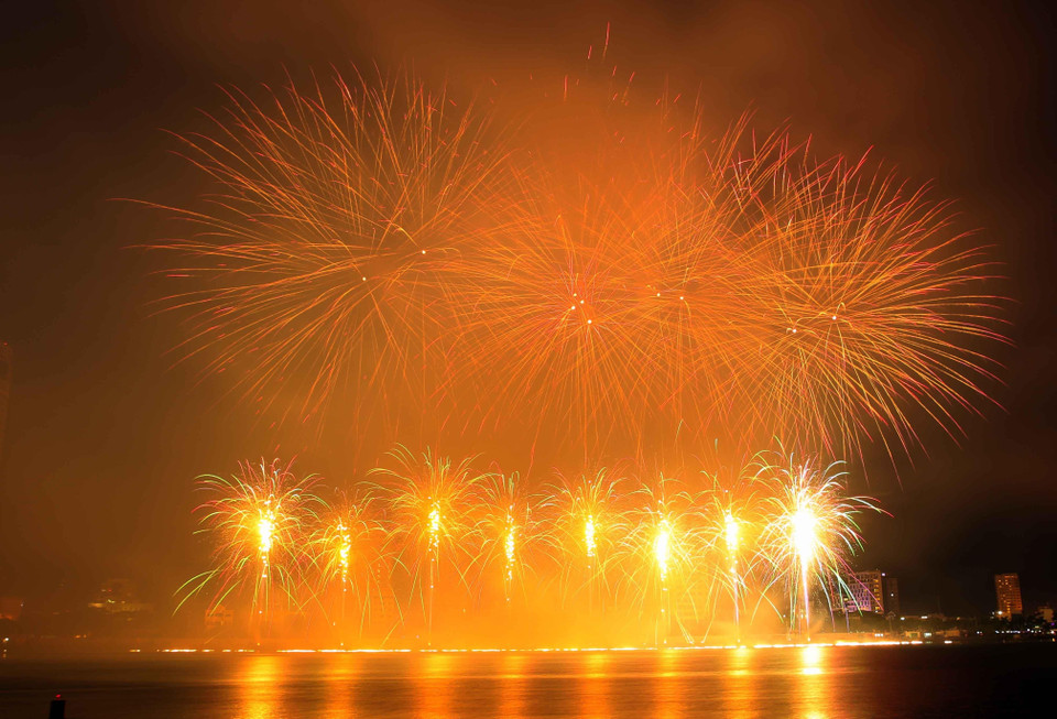 Màn trình diễn pháo hoa của đội Italy. (Ảnh: Trần Lê Lâm/TTXVN)