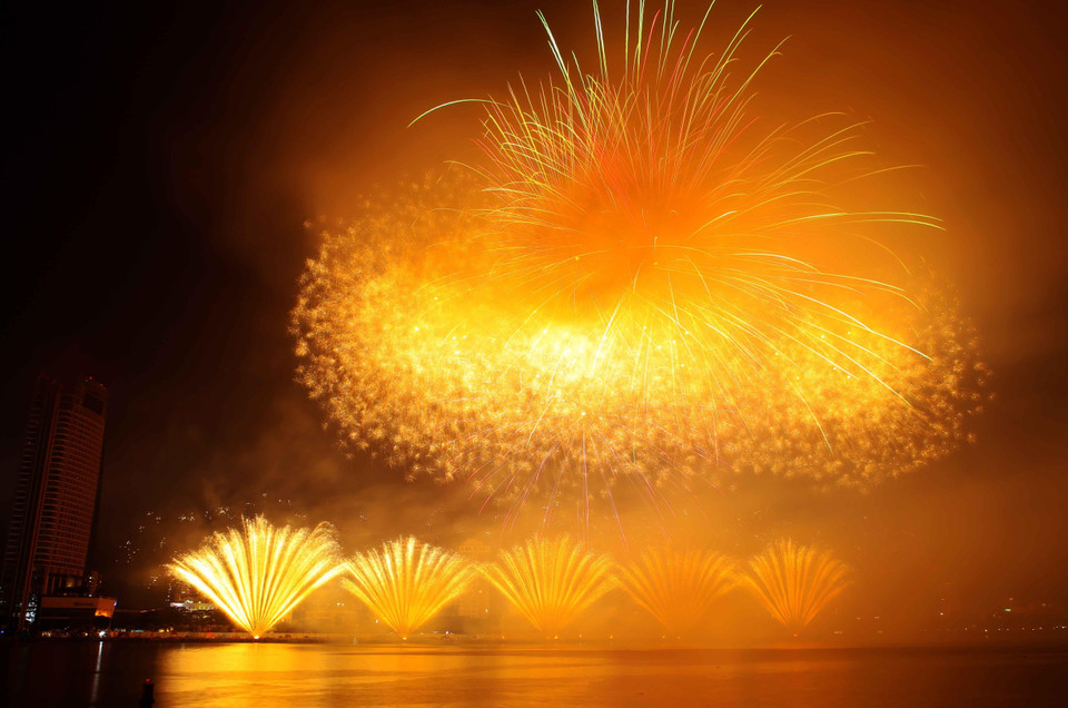 Màn trình diễn pháo hoa của đội Italy. (Ảnh: Trần Lê Lâm/TTXVN)