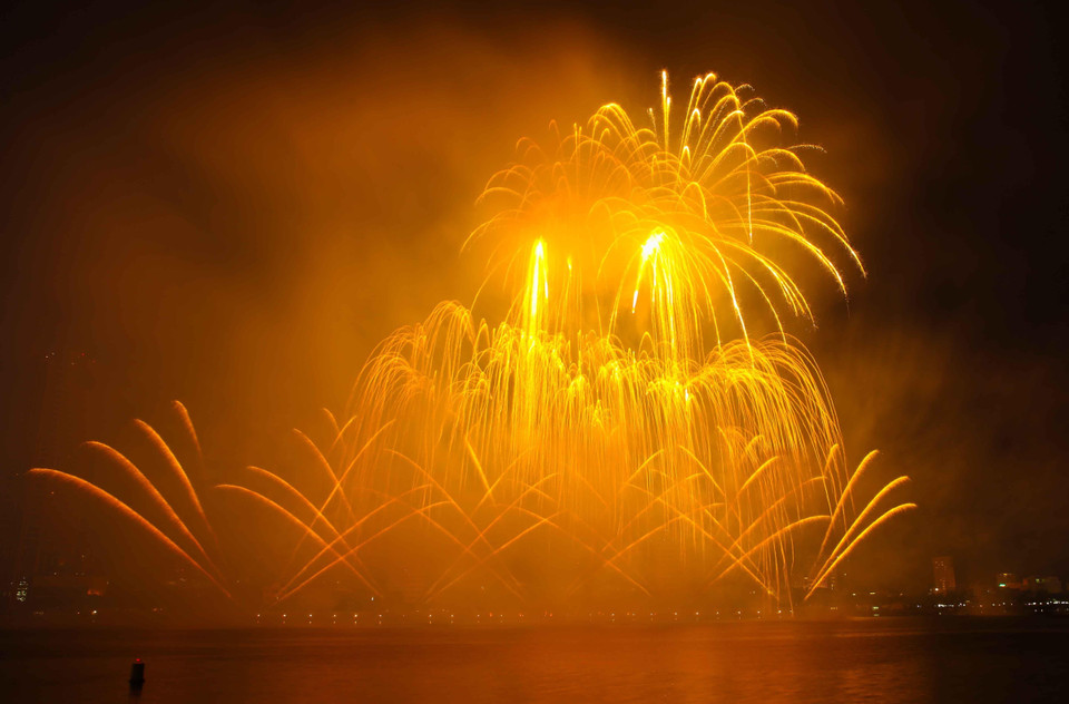 Màn trình diễn pháo hoa của đội Italy. (Ảnh: Trần Lê Lâm/TTXVN)