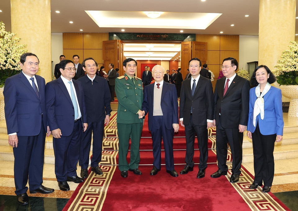 Tổng Bí thư Nguyễn Phú Trọng cùng các đồng chí lãnh đạo Đảng, Nhà nước, thành viên Tiểu ban Văn kiện Đại hội XIV của Đảng dự phiên họp. (Ảnh: Trí Dũng/TTXVN)