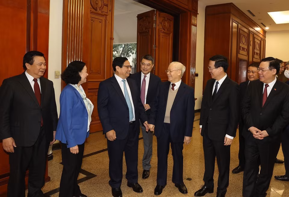 Tổng Bí thư Nguyễn Phú Trọng cùng các đồng chí lãnh đạo Đảng, Nhà nước, thành viên Tiểu ban Văn kiện Đại hội XIV của Đảng dự phiên họp. (Ảnh: Trí Dũng/TTXVN)
